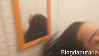 Anal Seks Yapmak Istemedi Ve Banyoya Gitti, Ama Ben Ona Yetişip Oral Zevk Verdim.