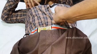 Asyalı Okul Kızı Öğretmeninden Uygulamalı Bir Ders Alıyor