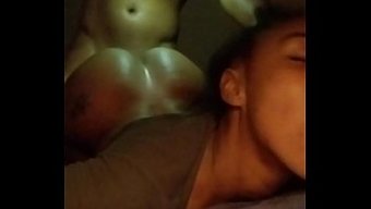 Gizli Baba, Mangaldan Sonra Yoğun Bir Seansın Tadını Çıkarıyor.