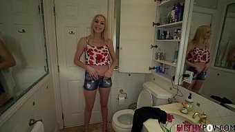 Büyük Yaraklı Üvey Kız Kardeş, Duşta Beni Izlerken Yakalanıyor