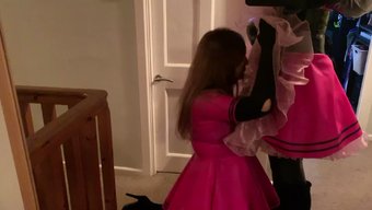 Bir Çift, Cd Karısı Ve Sissy Ile Lateks Fetişini Keşfediyor