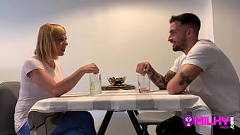 Azgın Ispanyol Milf, Tinder Randevularıyla Vahşi Bir Gece Geçiriyor