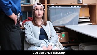 Minyon Hırsız, Azgın Bir Bekçiden Sert Bir Yolculuk Alıyor