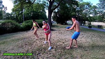 Dolgun Latin Claudia Bavel'In Tabu Creampie Dörtlüsünde Duygusal Eğitimi - Ahlaksız Aile 4k