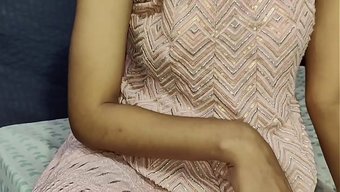 Hintli Ateşli Güzel Öğrenci Rol Yapma Hindi Ses!!! Süper Ateşli Bir Video.