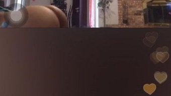 Afrikalı Amerikalı Kız, Periscope'Ta Twerk Becerilerini Sergiliyor