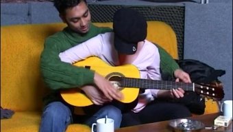 Uyarılmış Hollandalı Anne, Cinsel Arzularını Nasıl Tatmin Edeceğini Biliyor