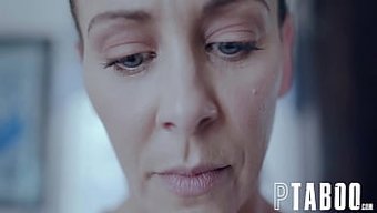 Milf Cherie Deville Ve Amatör Partneri Sert Eylemde