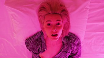 18 Yaşındaki Mia Delphy, Hd'De Kendini Zevke Getiriyor