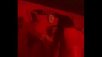 Femdom Hanımefendiler Straponlarla Hakimiyet Kuruyor Ve Kölelerini Kontrol Ediyorlar