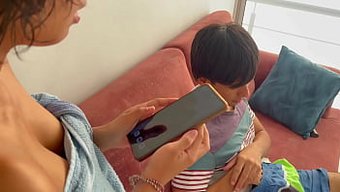 Genç Latin, Üvey Kardeşi Onu Tatmin Etmedikçe Ifşa Tehdidinde Bulunuyor