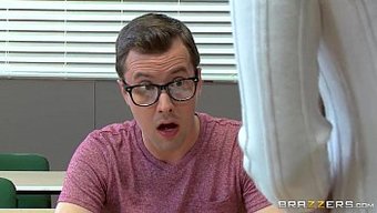 Bianca Charlotte, Brazzers'In Sert Seks Sahnesinde Hakimiyet Kuruyor