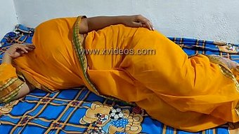 Üvey Anne Ve Oğul Vahşi Grup Seksine Dalıyorlar