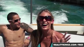 Büyük Yarrak Ve Büyük Göğüsler Sıcak Bir Buluşmada