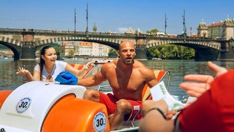 Azgın Milf, Erkek Arkadaşı Izlerken Bir Yabancıyla Yaramazlık Yapıyor