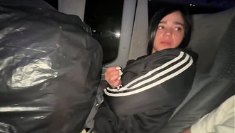 Güzel Çift, Iş Gezisi Sırasında Derin Boğaz Ve Diğer Zevklerin Tadını Çıkarıyor.