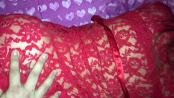 Esmer Kelebekle Sert Köpek Stili