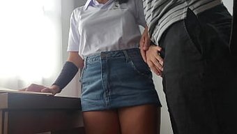 Seksi Bir Latin Kadınla Yoğun Bir Anal Seans Yaşayın