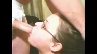 Islak Ve Vahşi Oral Seks, Gagging Ve Blowjob Ile