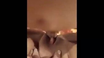 Moskova Ödülü Kazanan Şirket, 2015 Yılında Büyük Doğal Göğüslerini Ve Büyük Göğüslerini Sergiliyor