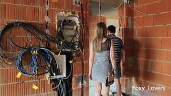 Bir Inşaat Işçisiyle Ilişkim Vardı Ve Beni Sertçe Becerdi.