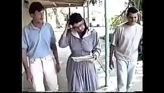 Olgun Kadının Çift Penetrasyondan Zevk Aldığı Vintage Yetişkin Filmi