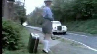 Okuldan Sonra Eğlence Için Genç Bir Kız Ve Duvarı