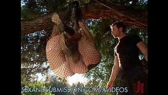 Sarışın Esir Ormanda Göğüslerini Bağlayıp Bağladı