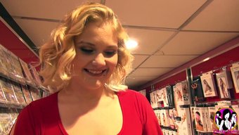 Sophie'Nin Kıvrımlı Esmer Samira Ile Ilk Kez Karşılaşması