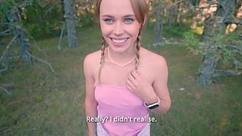 Üvey Kız Kardeşimin Çıplak Kalçalarından Tahrik Olduktan Sonra Samimi Zevk Isteğimi Karşılamak Için Doğaya Adım Atıyorum