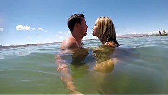 Açık Havada Ateşli Bir Çift Için Plaj Tatili