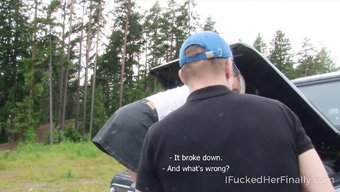 Muhteşem Sarışın Olivia Jameson, Araba Arızasından Sonra Amını Siktiriyor