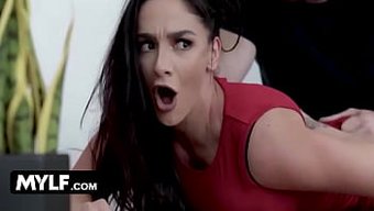 Aldatan Latin Milf, Sert Seks Deneyimliyor