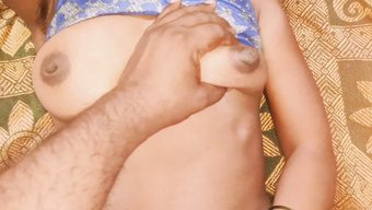 18 Yaşındaki Kız Ve Büyükanne, Genç Bir Çiftle Üçlüye Katılıyor