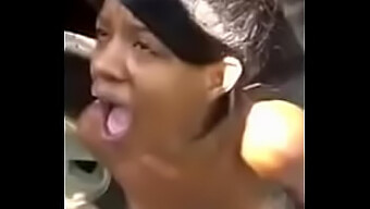 Siyah Güzellik Sevgilisi Tarafından Işeniyor