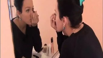 Çek Amatör Bebek Jana, Pov Videosunda Oral Ve El Işinden Keyif Alıyor