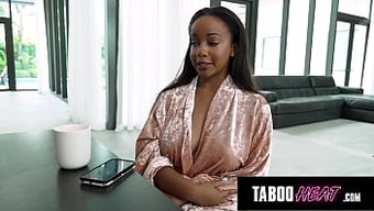 Üvey Anne Lily Starfire'In Doğum Günü Sürprizi: Sıcak Anal Seks