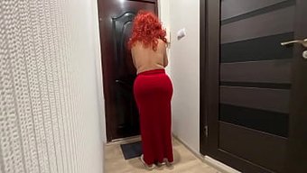 Cazibeli Fiziği Ve Büyük Kalçaları Olan Olgun Bir Kadın, Üvey Oğlu Onu Anal Bir Deneyimle Şaşırtınca Pizza Teslimatını Bekliyordu