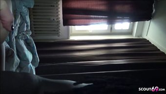 Alman Üniversite Öğrencisi Evde Ilk Büyük Siyah Yarrağı Deneyimliyor