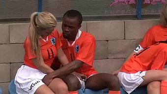 Sıcak Esmer Köpek Stiliyle Amını Siktiriyor