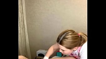 Islak Ve Vahşi: Bir El Işi Ve Sıvazlama Web Kamerası Seansı