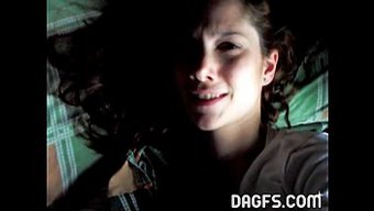 Genç, Duşta Dövme Ve Oral Seks Yapıyor