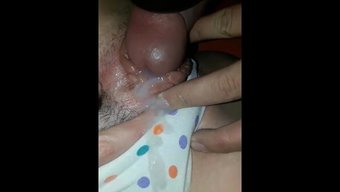 Itaatkâr Bir Kadının Vajinasını Seks Oyuncaklarıyla Tatmin Etmek