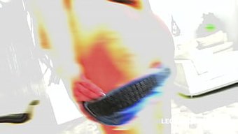 Rus Güzeli Monica Brown'Un 4'E 1 Eyleminde Ilk Anal Ve Çift Penetrasyon Deneyimi