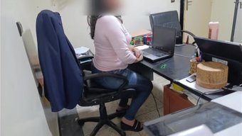 Işyerindeki Patronum Zam Karşılığında Benimle Sevişiyor Ve Itiraf Etmeliyim Ki Vajinası Çok Lezzetli.