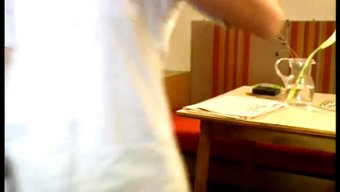 Italyan Havaalanı Işçisi Fahişeyle Seks Yapıyor