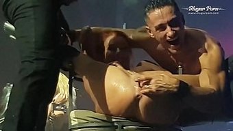 Mugurporn'Un Slovenya'Daki Canlı Performansı, Kadın Boşalması Ve Oyuncak Oyunuyla Dolu