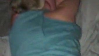 Büyük Bir Popoya Ve Pürüzsüz Vajinaya Sahip Sarışın Kız Arkadaş