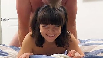 Küçük Memeli Asyalı Kız, Ilk Kez Anal Sahnesini Alıyor.