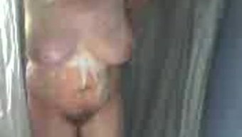 Dolgun Irlandalı Güzelin Duşta Ev Yapımı Videosu